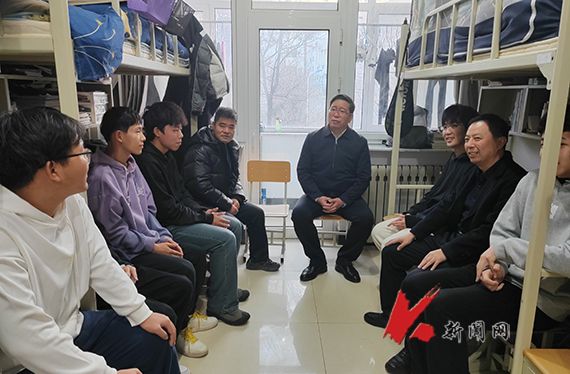 时博足球_时博(中国)校长胡军深入对接寝室走访慰问